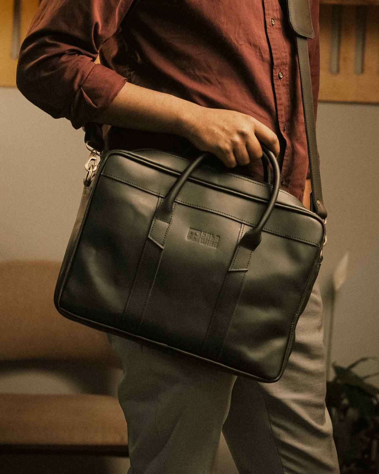 kudo black laptop bag image 2