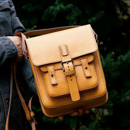 Leather crossbody Bag image 1